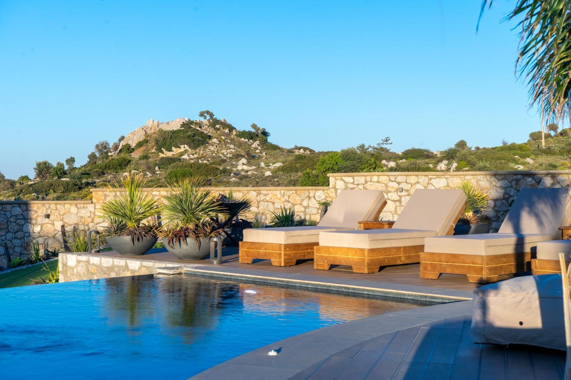 Rhode Luxury Villa Kalithies エクステリア 写真
